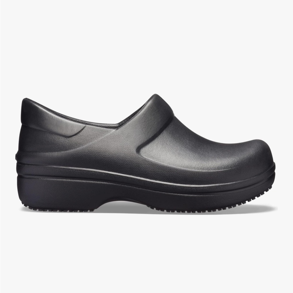 Size 7 CROCS Neria pro II Work Clogs